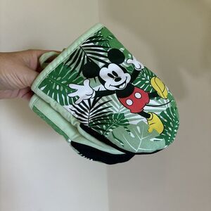 Brand New 2 Pack Mini Kitchen Oven Mitts - Disney‎ Minnie Mouse